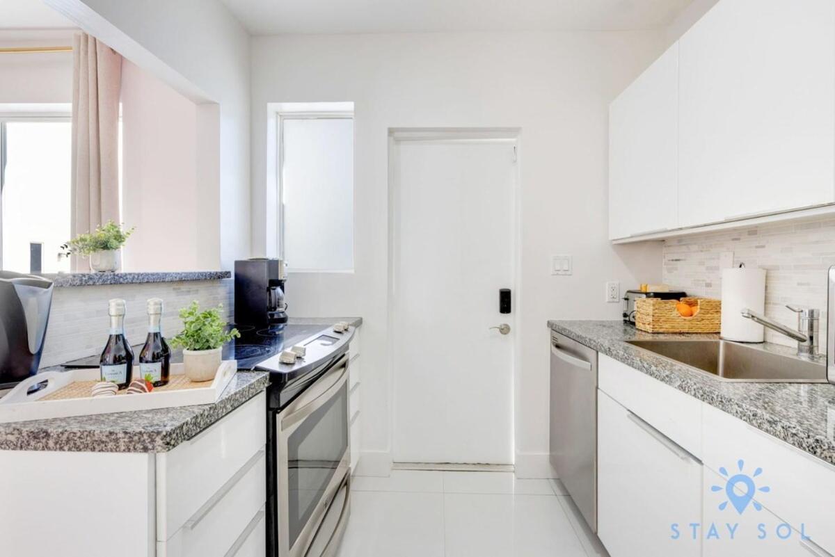 Free Parking, Bay View, Pool, Step To Beach Hollywood Exterior photo